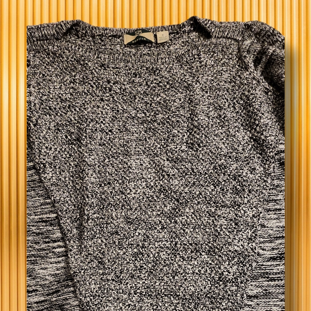 525 America Long Sleeve Scoop Neckline Ladies Sweater Chunky style Size Small